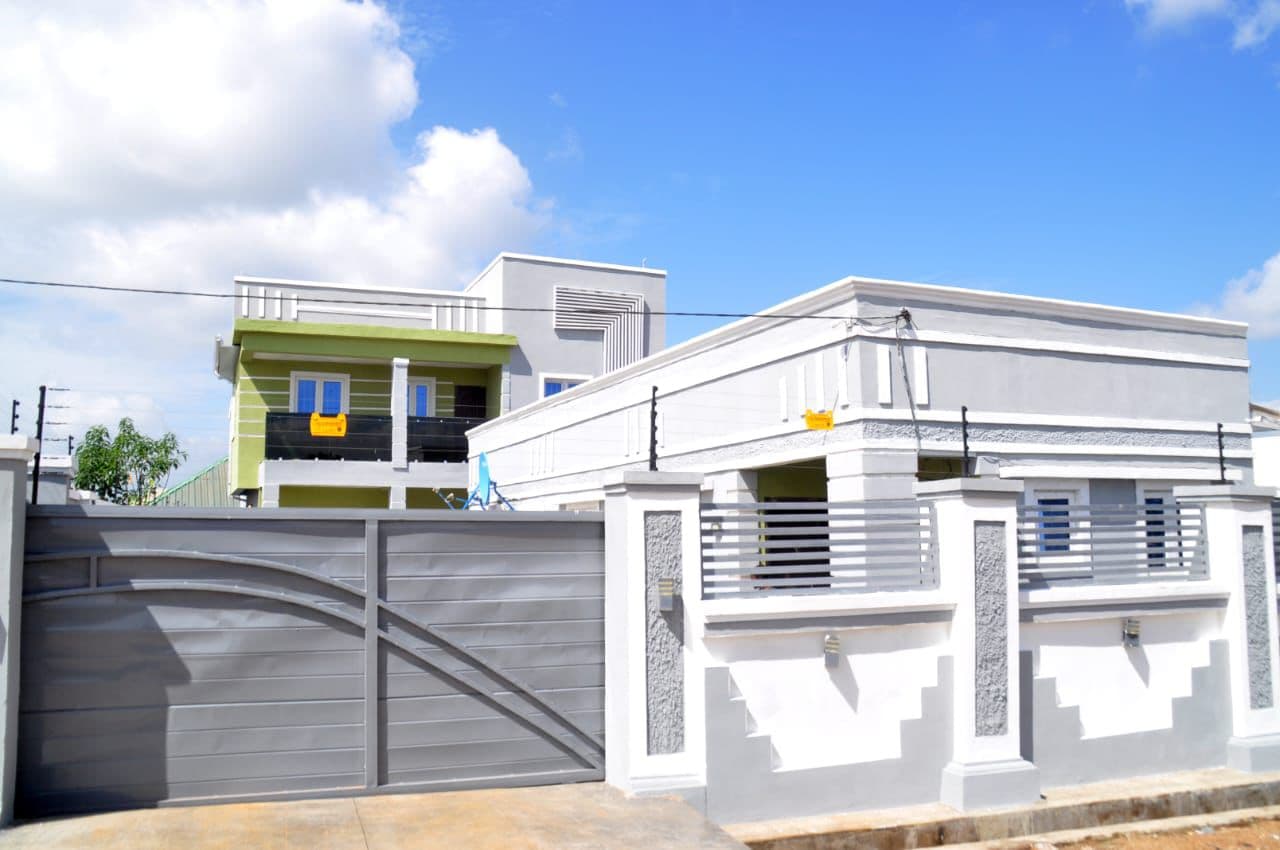 Modern Detached Duplex with BQ